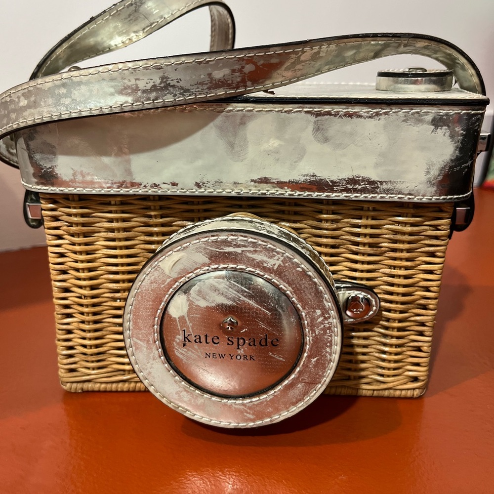 Kate Spade wicker camera crossbody—- READ DETAILS